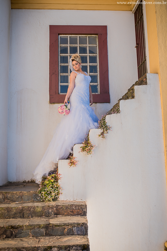 estudio oliver, fotos serra da piedade, fotografo de casamento, fotografo em bh, fotografia criativa, vestido de noiva, terno de noivo, vestido bonito, vestido de noiva moderno, buque colorido, buque rosa, fotos externas, pos casamento, pos wedding, bride