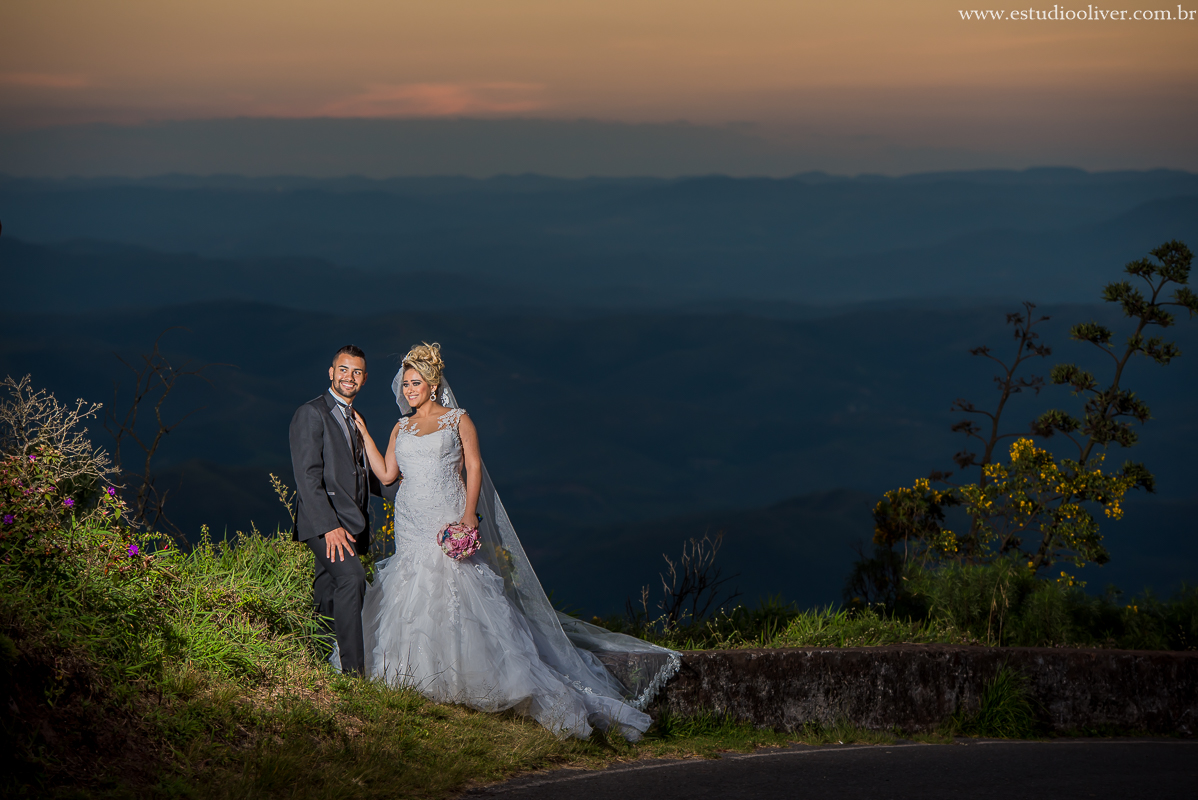 estudio oliver, fotos serra da piedade, fotografo de casamento, fotografo em bh, fotografia criativa, vestido de noiva, terno de noivo, vestido bonito, vestido de noiva moderno, buque colorido, buque rosa, fotos externas, pos casamento, pos wedding, bride