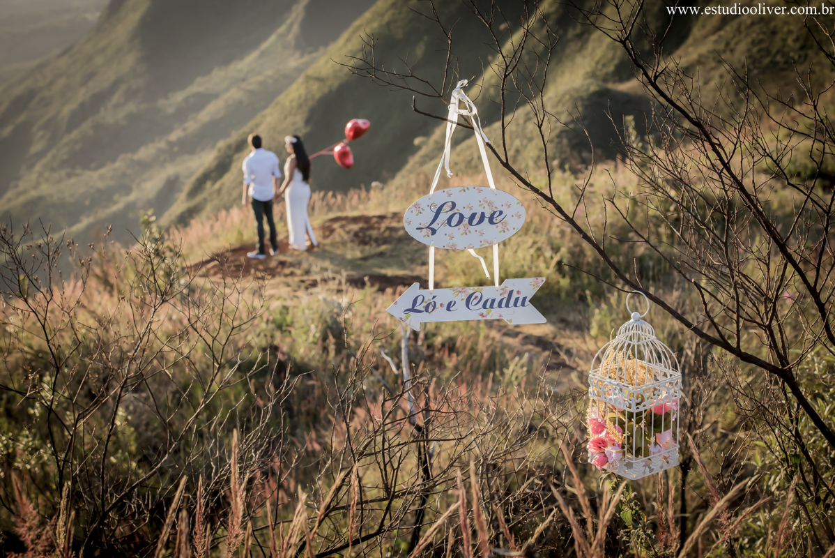 pre wedding, wedding, pre casamento, fotos de pre casamento, fotos de pre wedding, fotos de casamento na cidade Nova lima , casamento em nova lima , fotos românticas,  fotos despojadas, fotos de casal, fotos em topo do mundo, sessão fotogr&aa