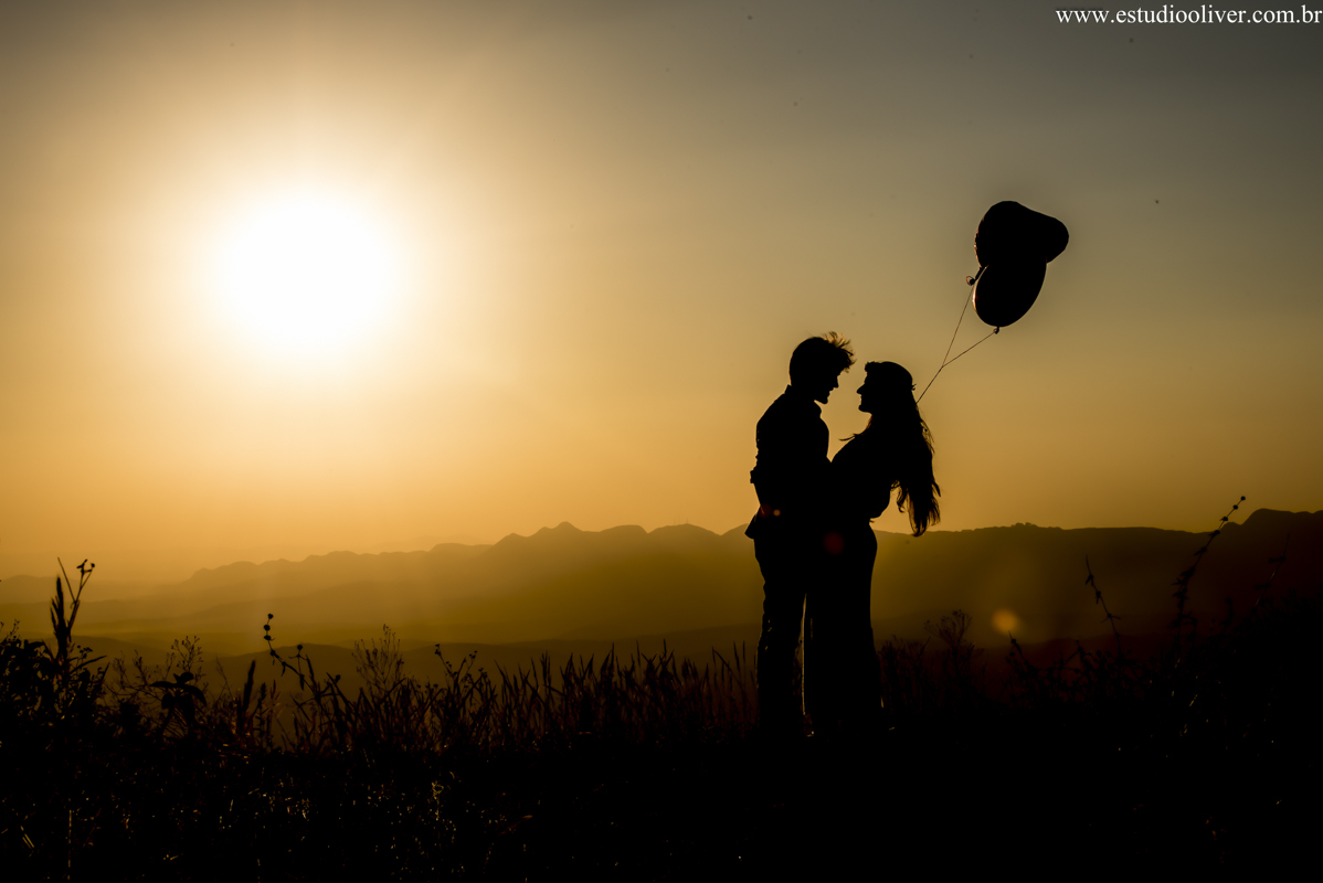 pre wedding, wedding, pre casamento, fotos de pre casamento, fotos de pre wedding, fotos de casamento na cidade Nova lima , casamento em nova lima , fotos românticas,  fotos despojadas, fotos de casal, fotos em topo do mundo, sessão fotogr&aa