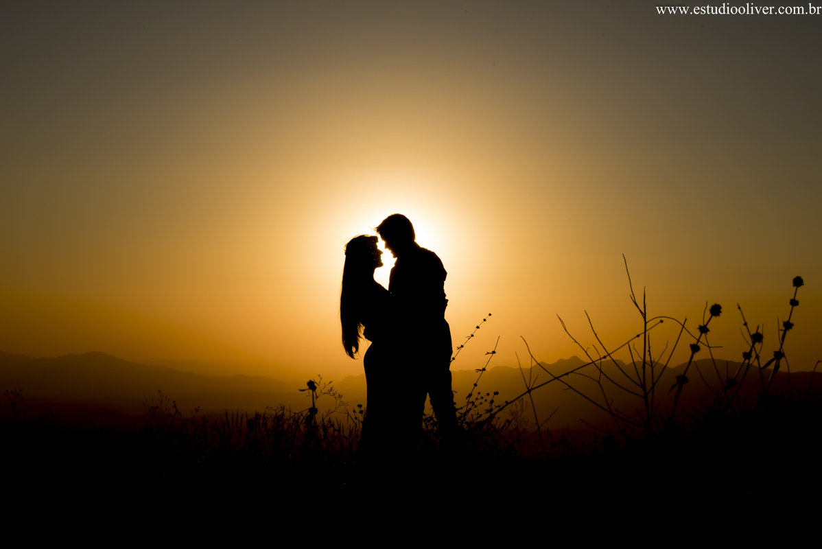 pre wedding, wedding, pre casamento, fotos de pre casamento, fotos de pre wedding, fotos de casamento na cidade Nova lima , casamento em nova lima , fotos românticas,  fotos despojadas, fotos de casal, fotos em topo do mundo, sessão fotogr&aa