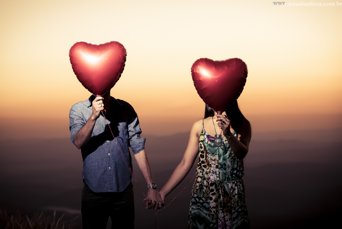 pre wedding, wedding, pre casamento, fotos de pre casamento, fotos de pre wedding, fotos de casamento na cidade Nova lima , casamento em nova lima , fotos românticas,  fotos despojadas, fotos de casal, fotos em topo do mundo, sessão fotogr&aa