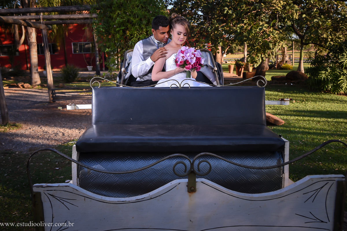 pos wedding, wedding, pos casamento, fotos depois casamento, fotos de ensaio pos casamento, fotos de casamento no leite ao pe da vaca, casamento em  serra do cipo , fotos românticas,  fotos despojadas, fotos de casal na no leite ao pe da vaca, fotos