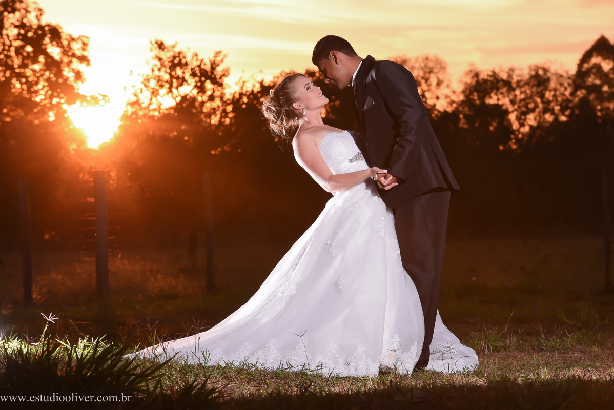 pos wedding, wedding, pos casamento, fotos depois casamento, fotos de ensaio pos casamento, fotos de casamento no leite ao pe da vaca, casamento em  serra do cipo , fotos românticas,  fotos despojadas, fotos de casal na no leite ao pe da vaca, fotos