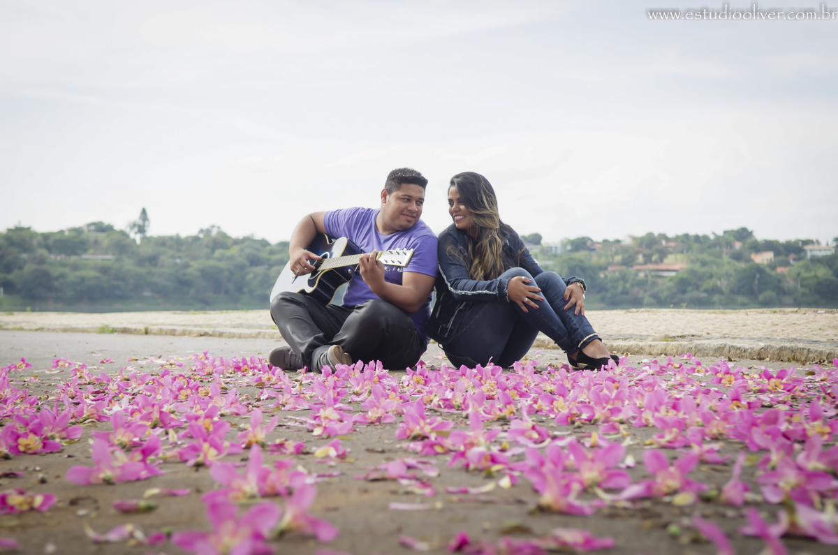pre wedding, wedding, pre casamento, fotos de pre casamento, fotos de pre wedding, fotos de casamento na cidade belo horizonte , casamento em belo horizonte , fotos românticas,  fotos despojadas, fotos de casal, fotos em  belo horizonte, sess&atilde