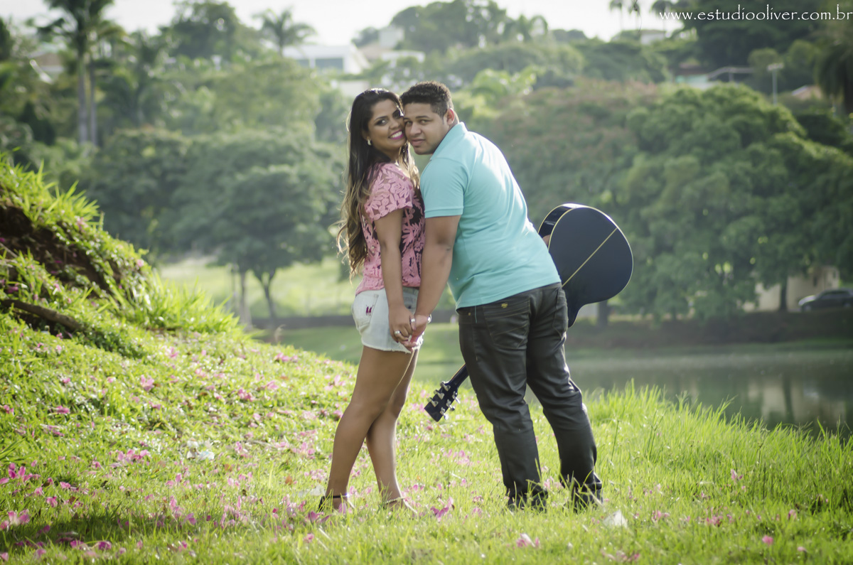 pre wedding, wedding, pre casamento, fotos de pre casamento, fotos de pre wedding, fotos de casamento na cidade belo horizonte , casamento em belo horizonte , fotos românticas,  fotos despojadas, fotos de casal, fotos em  belo horizonte, sess&atilde