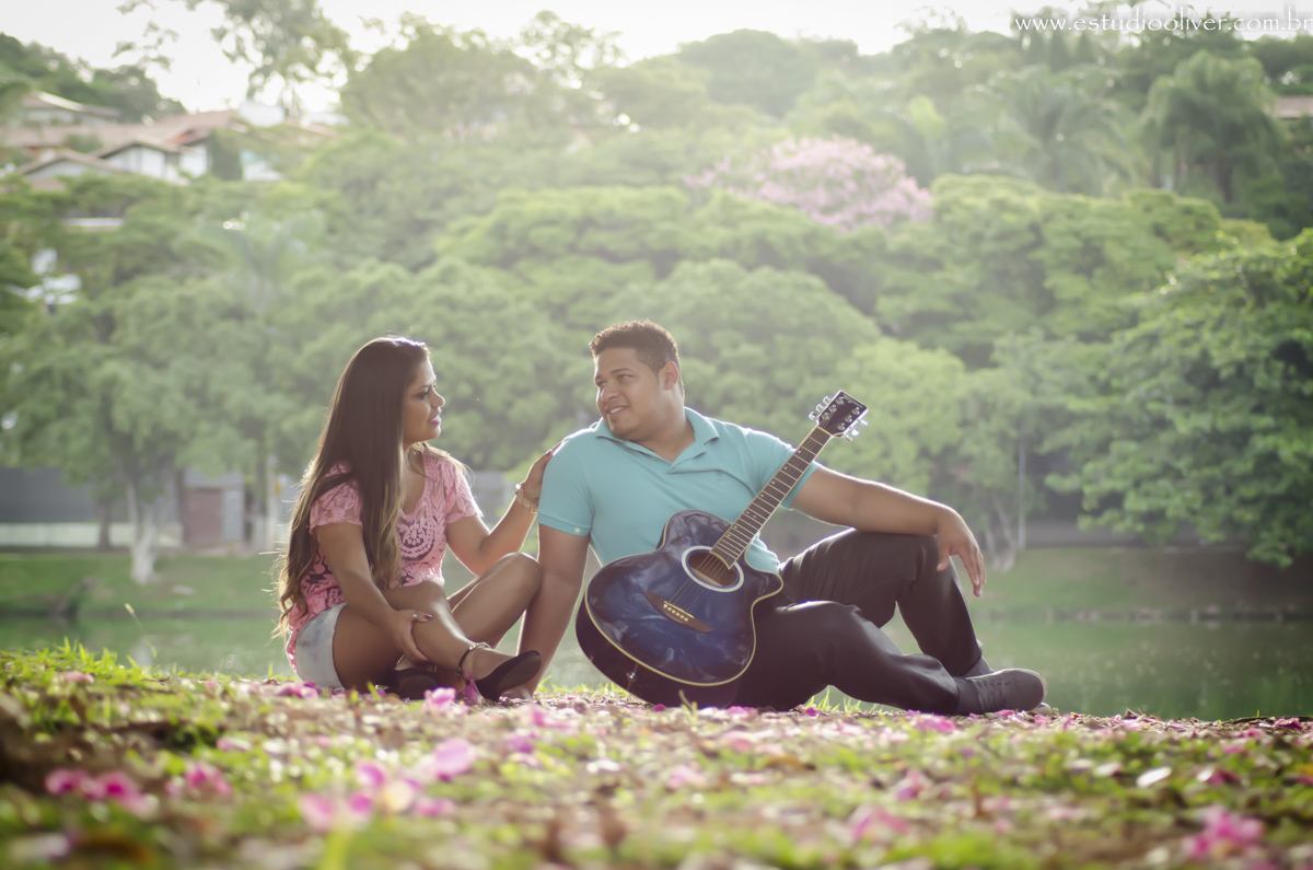 pre wedding, wedding, pre casamento, fotos de pre casamento, fotos de pre wedding, fotos de casamento na cidade belo horizonte , casamento em belo horizonte , fotos românticas,  fotos despojadas, fotos de casal, fotos em  belo horizonte, sess&atilde