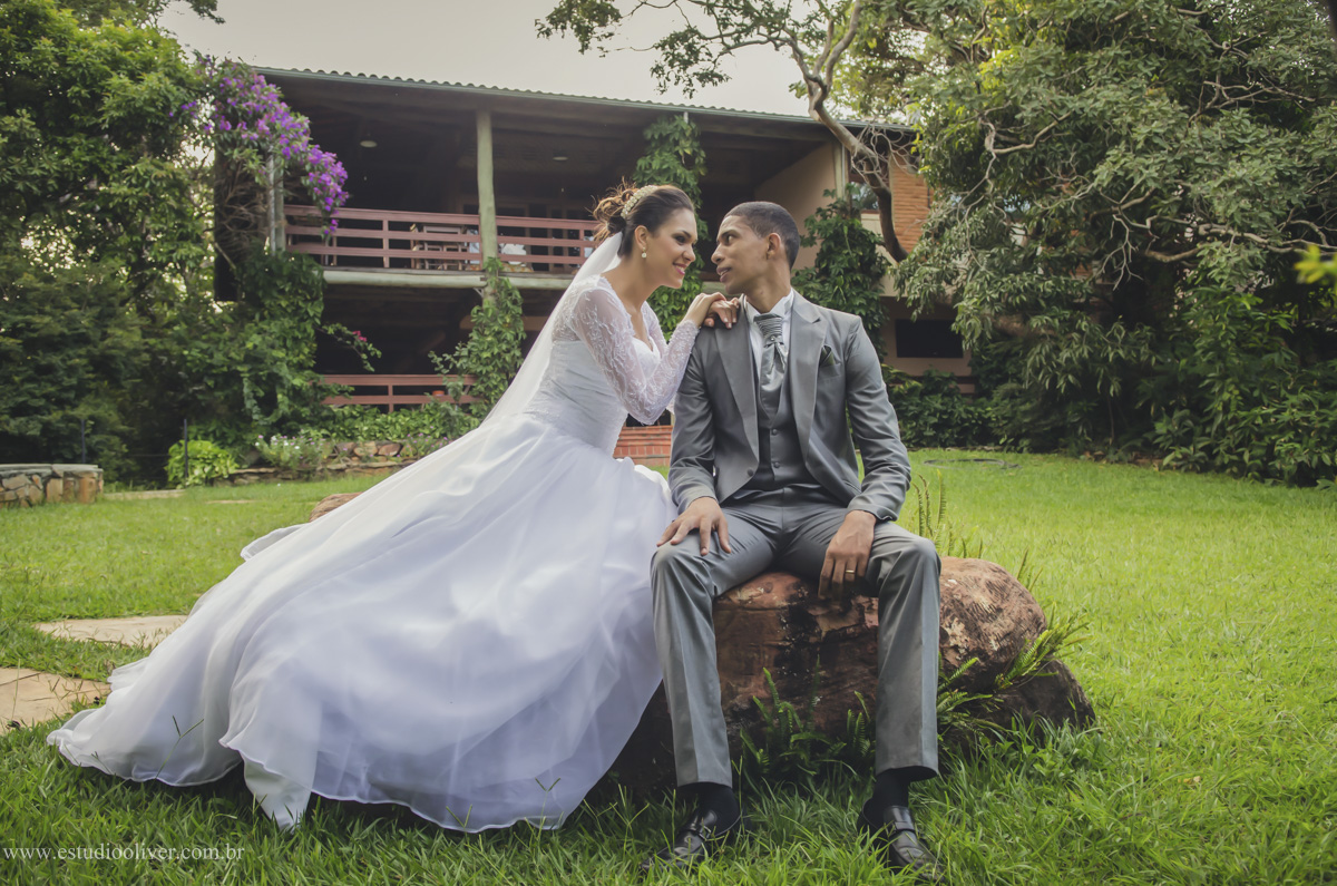os wedding, wedding, pos casamento, fotos depos casamento, fotos de pos wedding, fotos de casamento na serra do cipo, casamento em  serra do cipo , fotos românticas,  fotos despojadas, fotos de casal na cachoeira, fotos na serra do cipo, sess&atilde