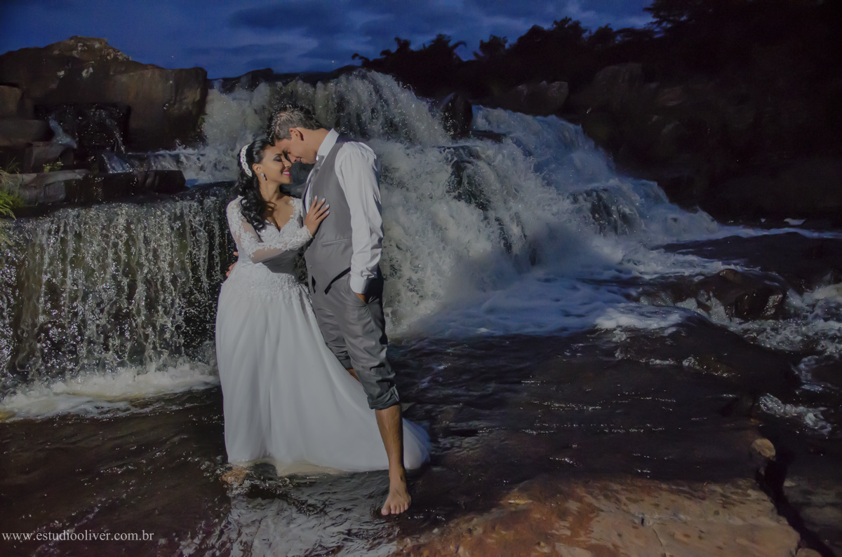 pre wedding, wedding, pre casamento, fotos de pre casamento, fotos de pre wedding, fotos de casamento na serra do cipo, casamento em  serra do cipo , fotos românticas,  fotos despojadas, fotos de casal, fotos em São francisco do Sul SC, sess&