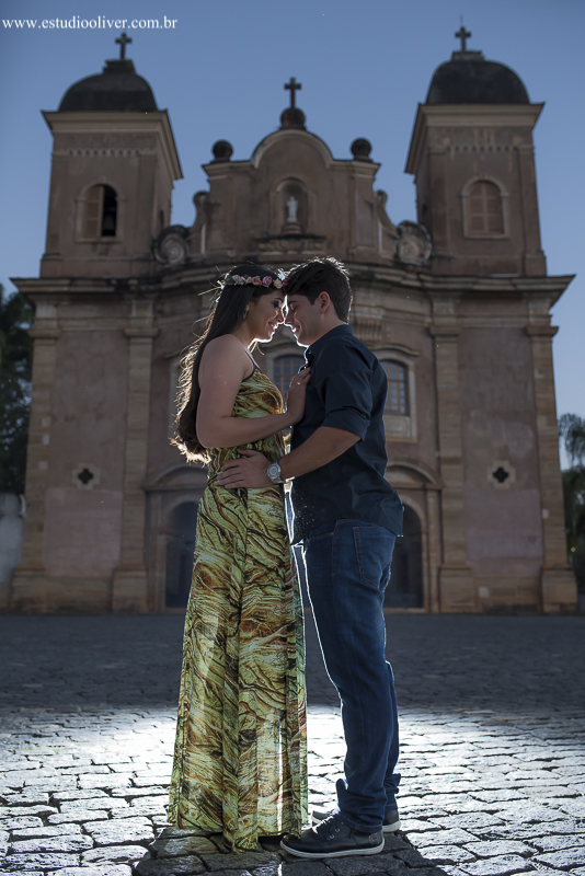 pre wedding, wedding, pre casamento, fotos de pre casamento, fotos de pre wedding, fotos de casamento na cidade mariana - mg, casamento em mariana -mg, fotos românticas,  fotos despojadas, fotos de casal, fotos em mariana, sessão fotogr&aacut