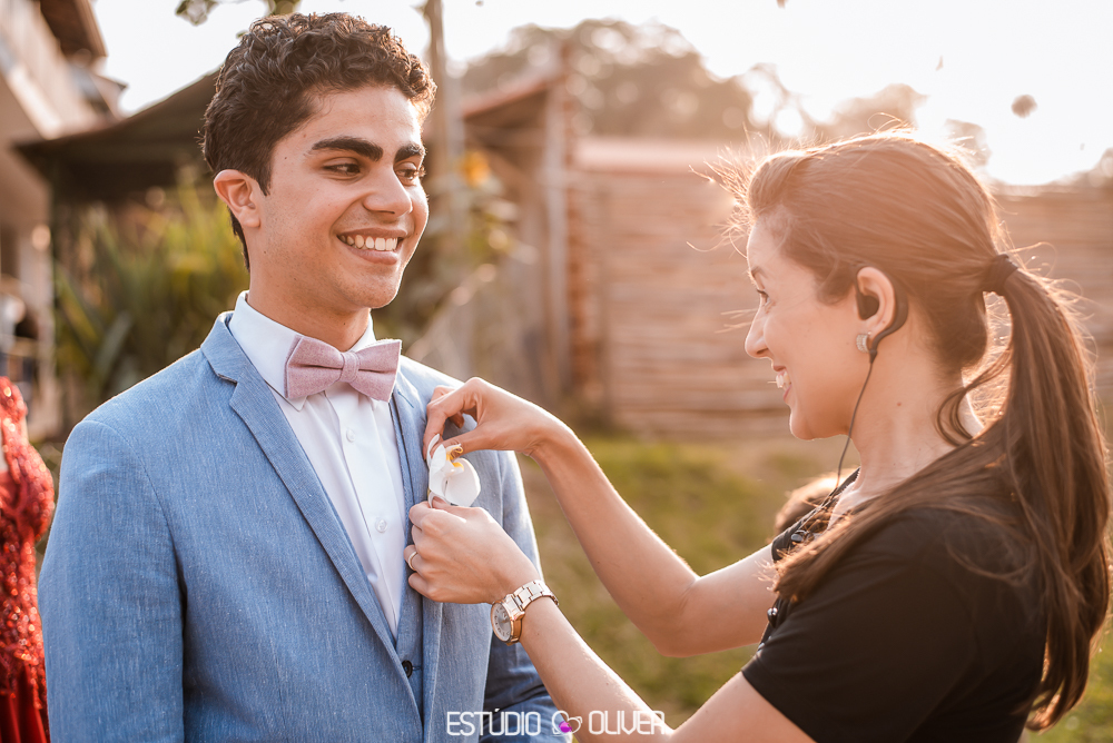 TERNO AZUL. MAKING OFF DO NOIVO, NOIVO , TERNO DE NOIVO, TERNO AZUL PARA NOIVO, TERNO CASAMENTO AO AR LIVRE, TERNO PARA CASAMENTO EM SITIO, GRAVATA BORBOLETA , NOIVO COM GRAVATA BORBOLETA