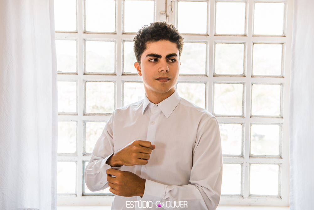 TERNO AZUL. MAKING OFF DO NOIVO, NOIVO , TERNO DE NOIVO, TERNO AZUL PARA NOIVO, TERNO CASAMENTO AO AR LIVRE, TERNO PARA CASAMENTO EM SITIO