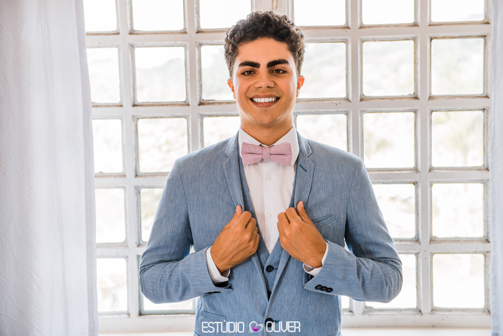 TERNO AZUL. MAKING OFF DO NOIVO, NOIVO , TERNO DE NOIVO, TERNO AZUL PARA NOIVO, TERNO CASAMENTO AO AR LIVRE, TERNO PARA CASAMENTO EM SITIO, GRAVATA BORBOLETA , NOIVO COM GRAVATA BORBOLETTA