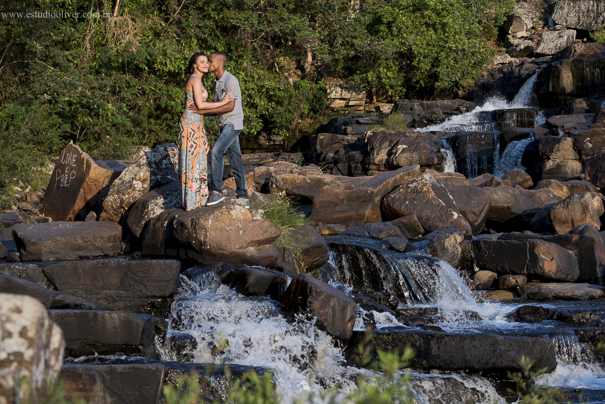 pre wedding, wedding, pre casamento, fotos de pre casamento, fotos de pre wedding, fotos de casamento na serra do cipo, casamento em  serra do cipo , fotos românticas,  fotos despojadas, fotos de casal, fotos em São francisco do Sul SC, sess&