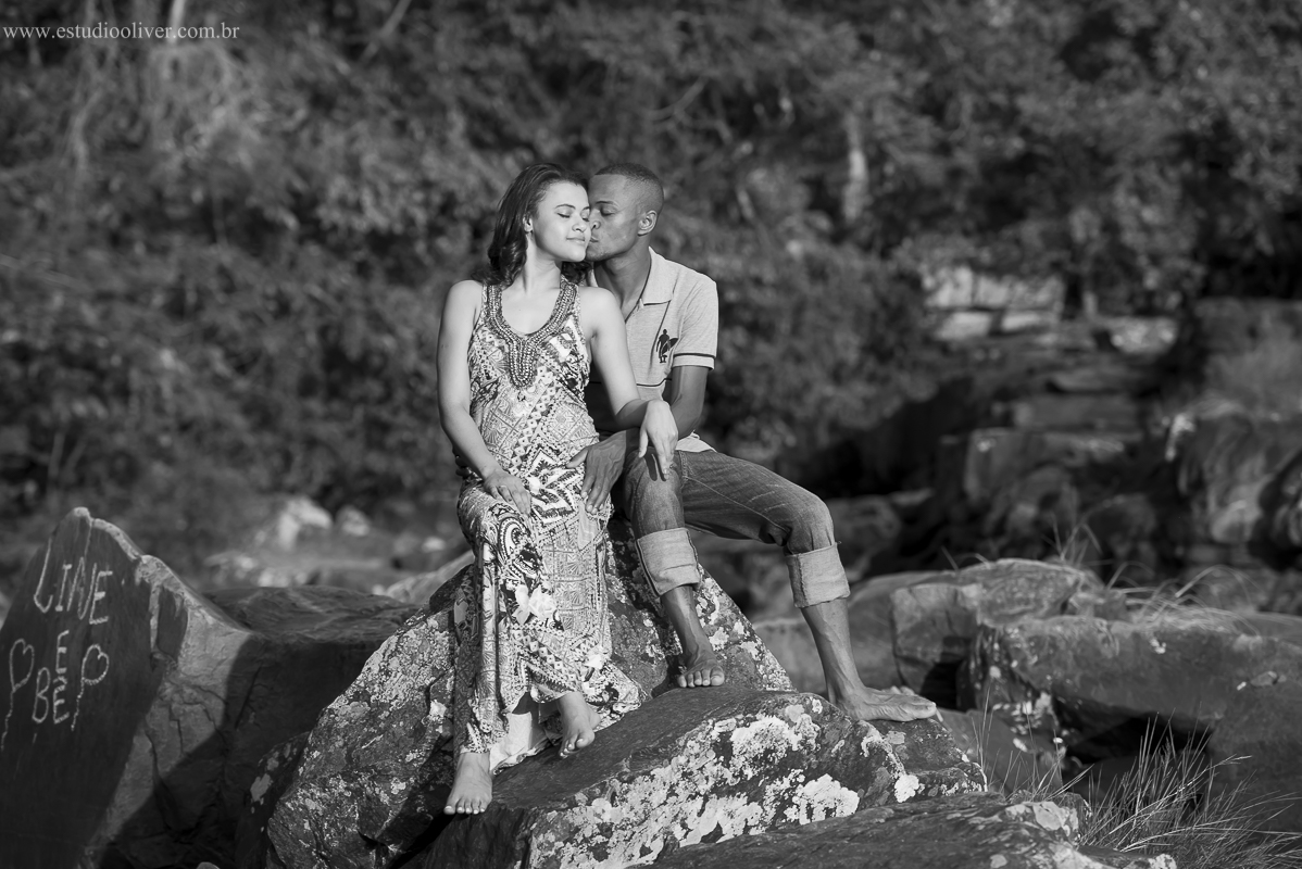 pre wedding, wedding, pre casamento, fotos de pre casamento, fotos de pre wedding, fotos de casamento na serra do cipo, casamento em  serra do cipo , fotos românticas,  fotos despojadas, fotos de casal, fotos em São francisco do Sul SC, sess&