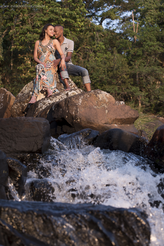 pre wedding, wedding, pre casamento, fotos de pre casamento, fotos de pre wedding, fotos de casamento na serra do cipo, casamento em  serra do cipo , fotos românticas,  fotos despojadas, fotos de casal, fotos em São francisco do Sul SC, sess&