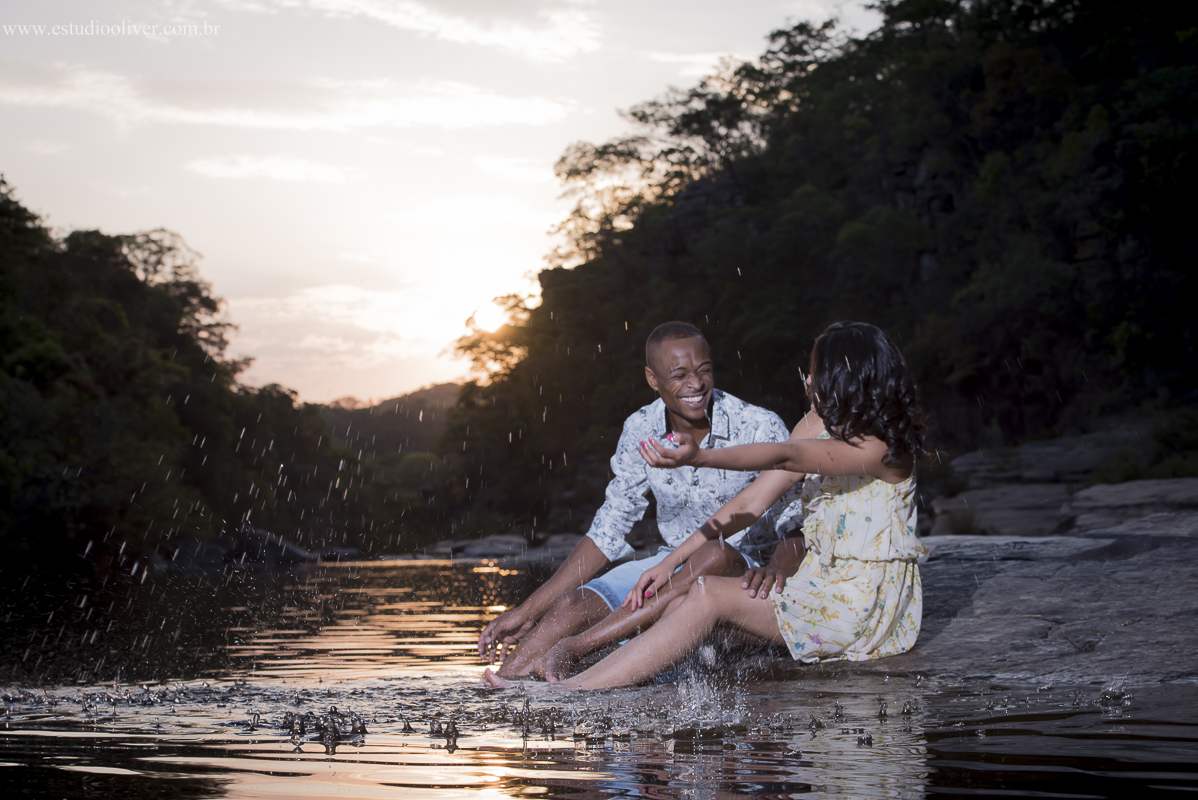 pre wedding, wedding, pre casamento, fotos de pre casamento, fotos de pre wedding, fotos de casamento na serra do cipo, casamento em  serra do cipo , fotos românticas,  fotos despojadas, fotos de casal, fotos em São francisco do Sul SC, sess&