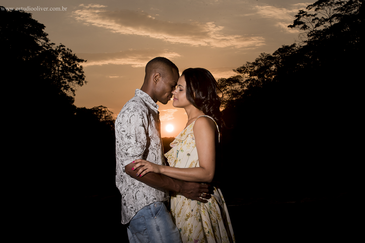 pre wedding, wedding, pre casamento, fotos de pre casamento, fotos de pre wedding, fotos de casamento na serra do cipo, casamento em  serra do cipo , fotos românticas,  fotos despojadas, fotos de casal, fotos em São francisco do Sul SC, sess&