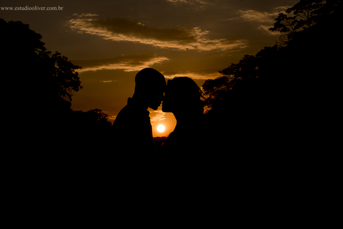 pre wedding, wedding, pre casamento, fotos de pre casamento, fotos de pre wedding, fotos de casamento na serra do cipo, casamento em  serra do cipo , fotos românticas,  fotos despojadas, fotos de casal, fotos em São francisco do Sul SC, sess&
