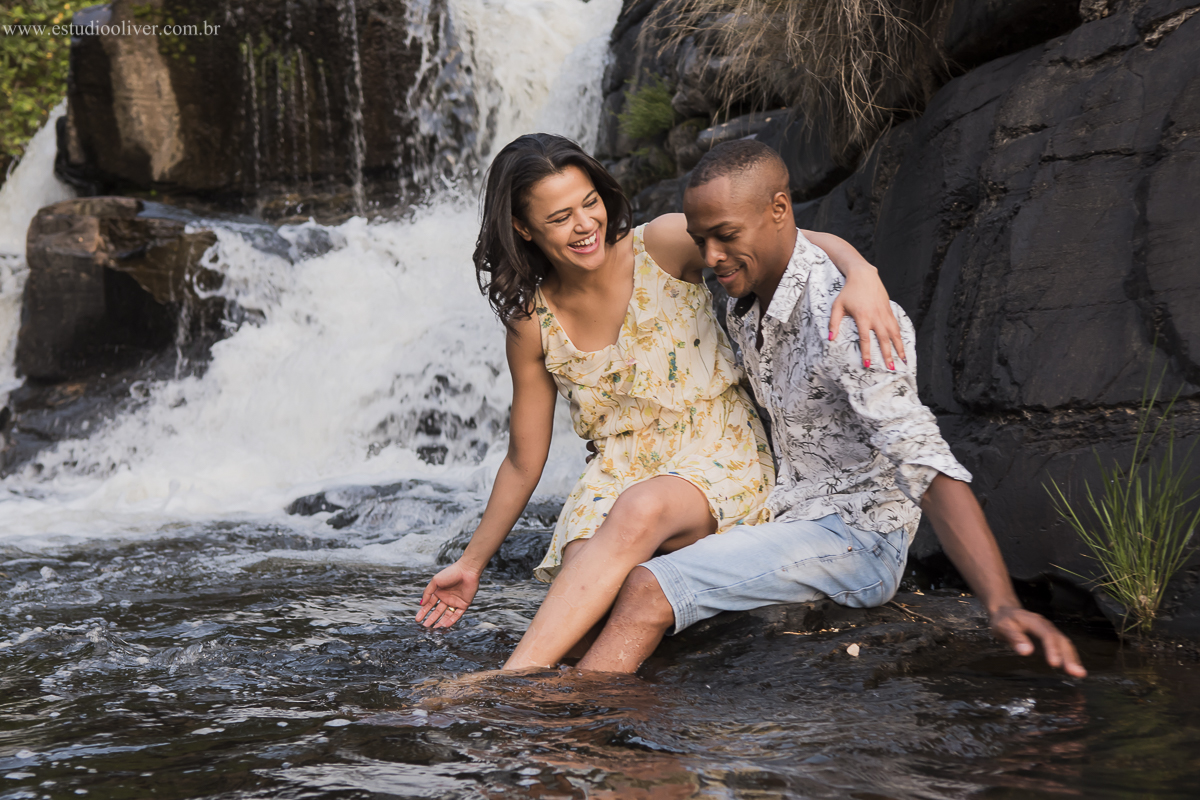 pre wedding, wedding, pre casamento, fotos de pre casamento, fotos de pre wedding, fotos de casamento na serra do cipo, casamento em  serra do cipo , fotos românticas,  fotos despojadas, fotos de casal, fotos em São francisco do Sul SC, sess&