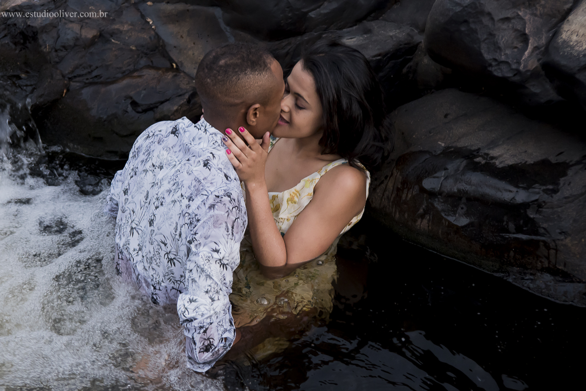 pre wedding, wedding, pre casamento, fotos de pre casamento, fotos de pre wedding, fotos de casamento na serra do cipo, casamento em  serra do cipo , fotos românticas,  fotos despojadas, fotos de casal, fotos em São francisco do Sul SC, sess&