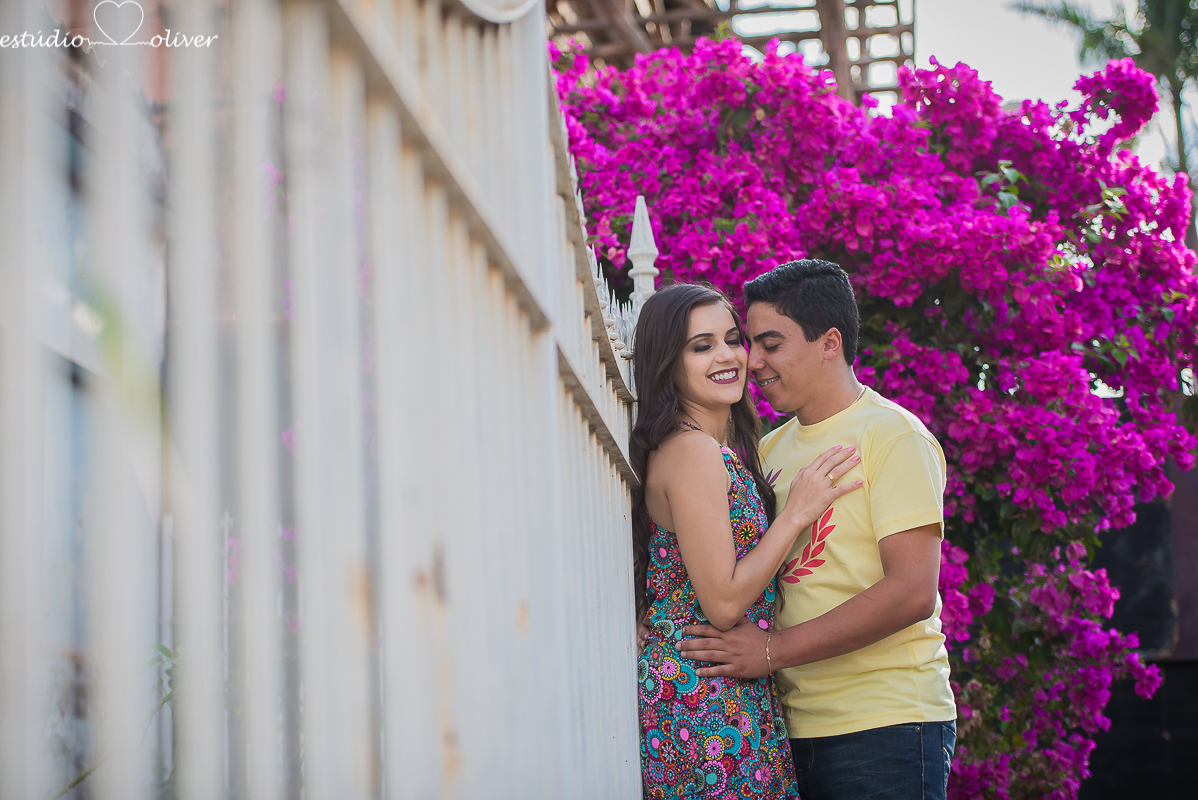 pre casamento cidade historica  flores casamento vestido branco noiva noivo amor carinho ensaio divertido ensaio em belo horizonte ensaio romântico