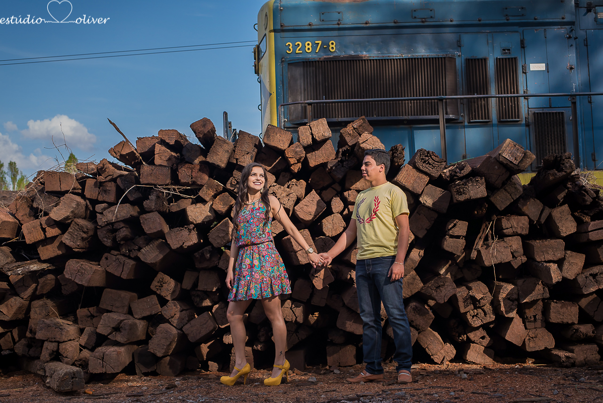 pre casamento cidade historica  flores casamento vestido branco noiva noivo amor carinho ensaio divertido ensaio em belo horizonte ensaio romântico
