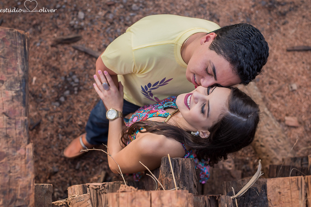 pre casamento cidade historica  flores casamento vestido branco noiva noivo amor carinho ensaio divertido ensaio em belo horizonte ensaio romântico