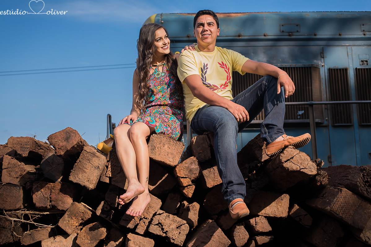 pre casamento cidade historica  flores casamento vestido branco noiva noivo amor carinho ensaio divertido ensaio em belo horizonte ensaio romântico
