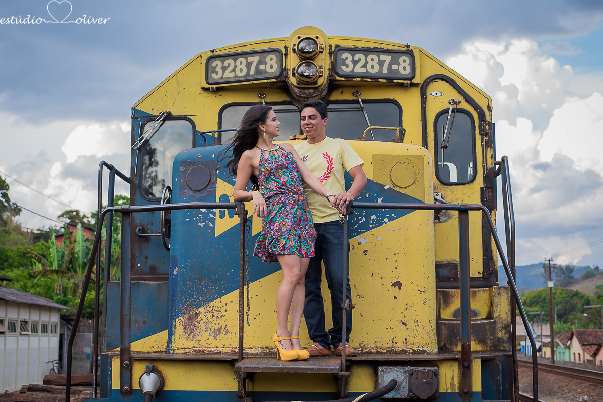 pre casamento cidade historica  flores casamento vestido branco noiva noivo amor carinho ensaio divertido ensaio em belo horizonte ensaio romântico