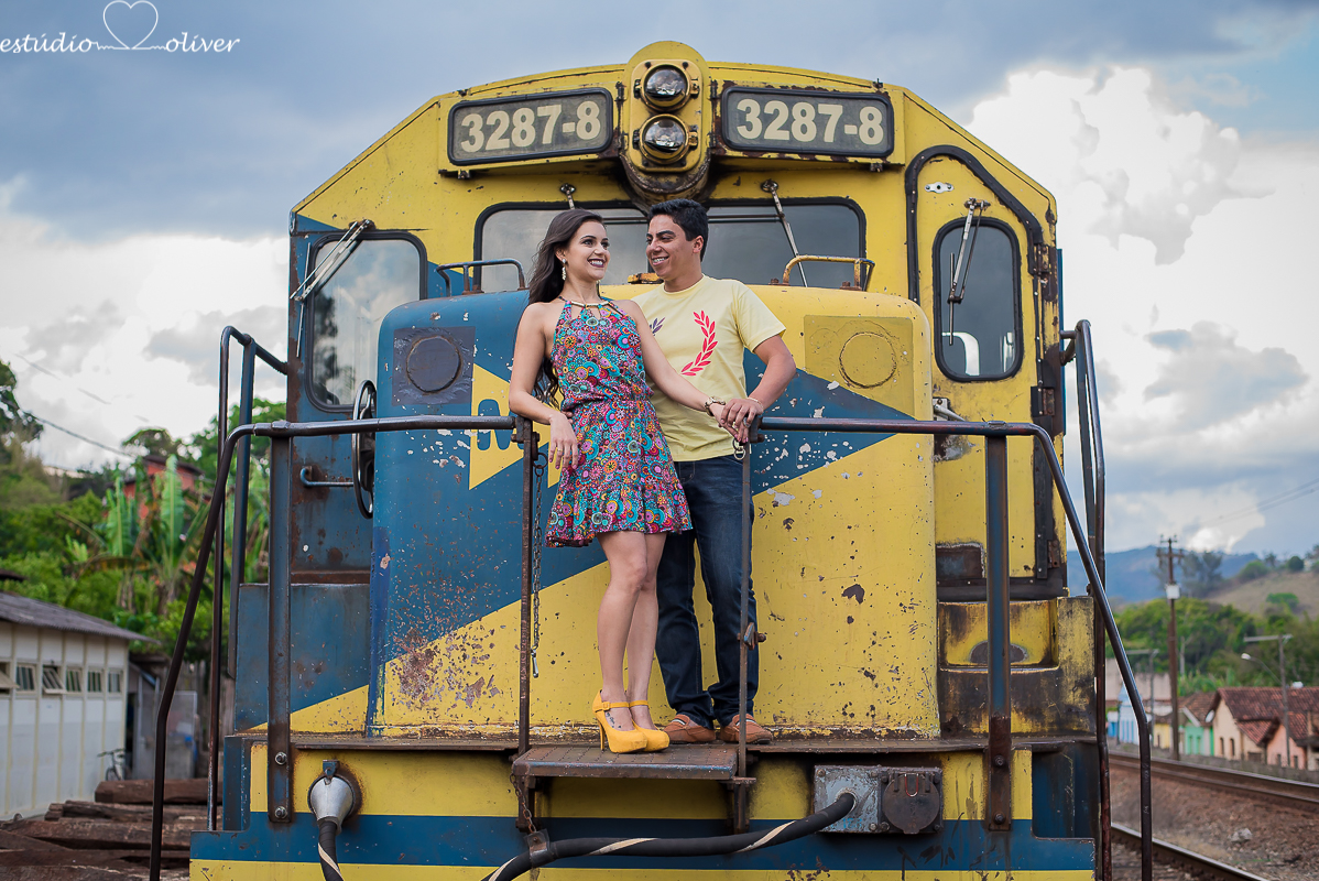 pre casamento cidade historica  flores casamento vestido branco noiva noivo amor carinho ensaio divertido ensaio em belo horizonte ensaio romântico