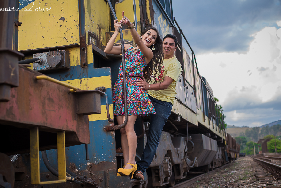 pre casamento cidade historica  flores casamento vestido branco noiva noivo amor carinho ensaio divertido ensaio em belo horizonte ensaio romântico