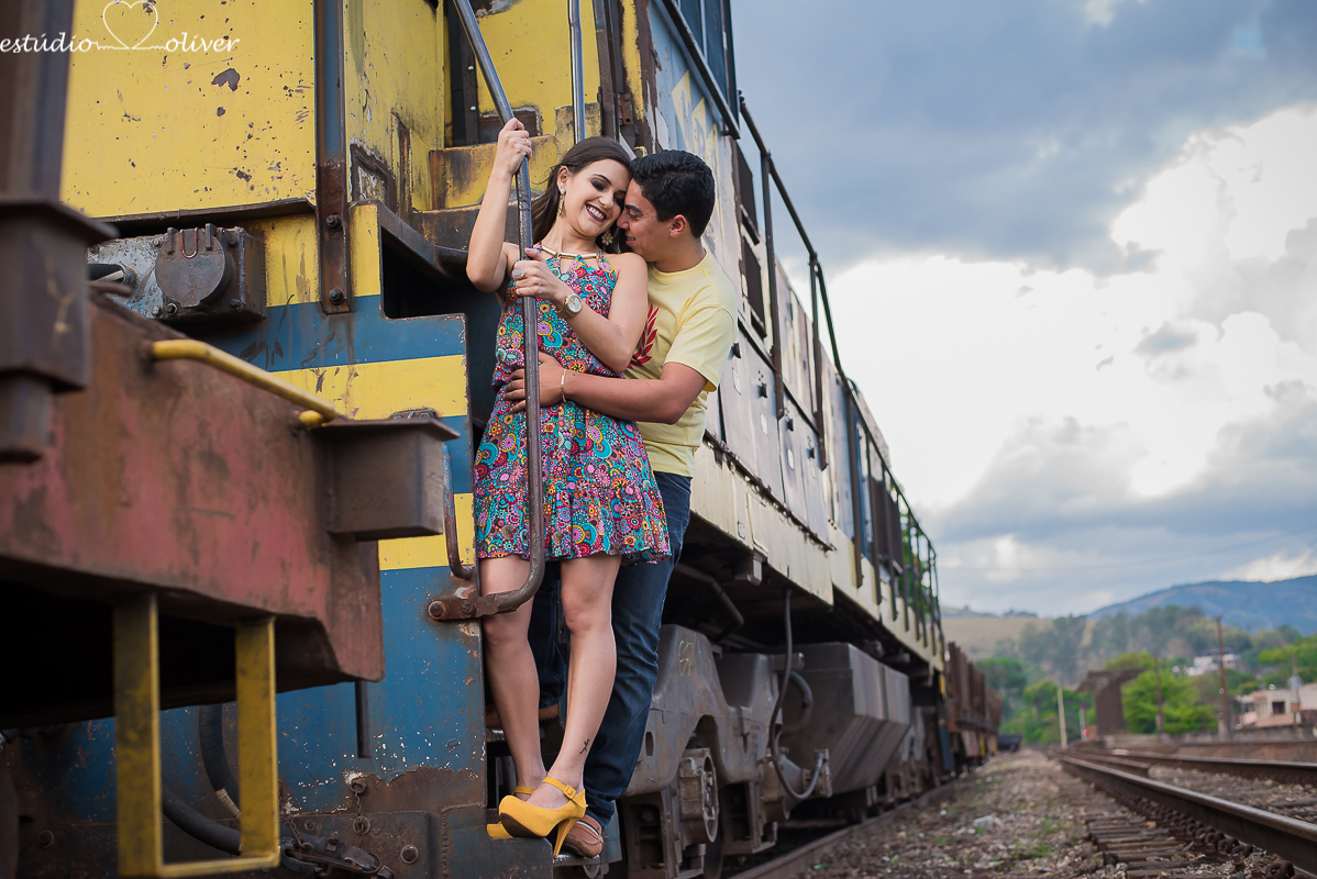 pre casamento cidade historica  flores casamento vestido branco noiva noivo amor carinho ensaio divertido ensaio em belo horizonte ensaio romântico