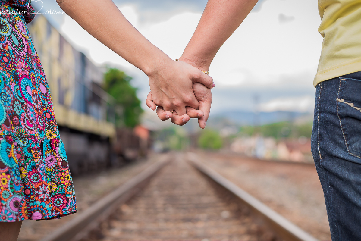 pre casamento cidade historica  flores casamento vestido branco noiva noivo amor carinho ensaio divertido ensaio em belo horizonte ensaio romântico