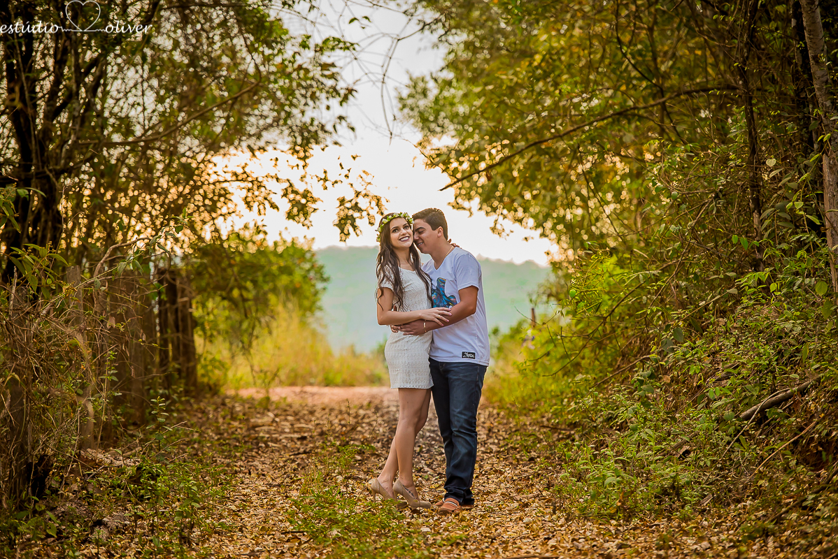 pre casamento cidade historica  flores casamento vestido branco noiva noivo amor carinho ensaio divertido ensaio em belo horizonte ensaio romântico