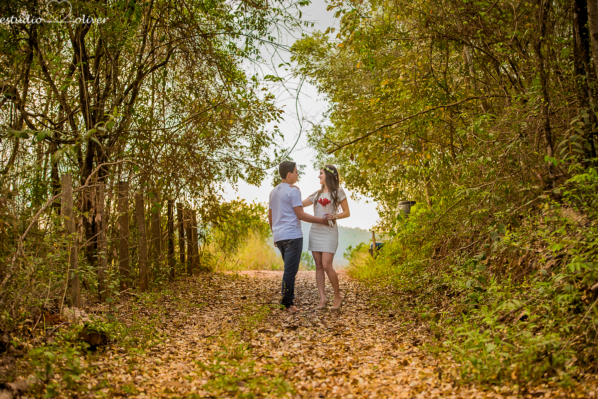 pre casamento cidade historica  flores casamento vestido branco noiva noivo amor carinho ensaio divertido ensaio em belo horizonte ensaio romântico