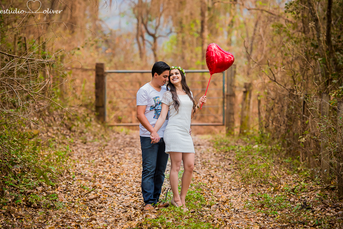 pre casamento cidade historica  flores casamento vestido branco noiva noivo amor carinho ensaio divertido ensaio em belo horizonte ensaio romântico
