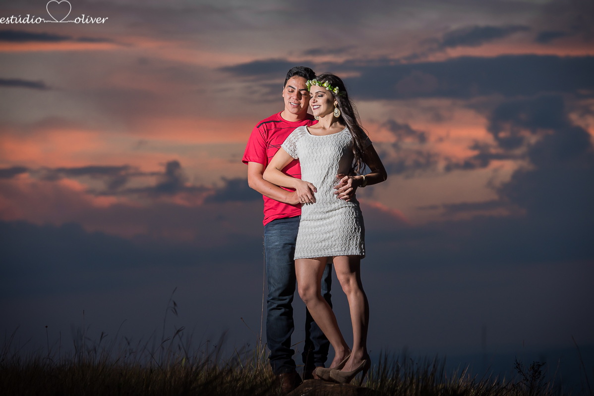 pre casamento cidade historica  flores casamento vestido branco noiva noivo amor carinho ensaio divertido ensaio em belo horizonte ensaio romântico