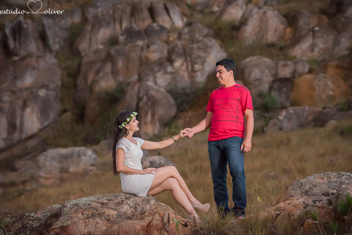 pre casamento cidade historica  flores casamento vestido branco noiva noivo amor carinho ensaio divertido ensaio em belo horizonte ensaio romântico