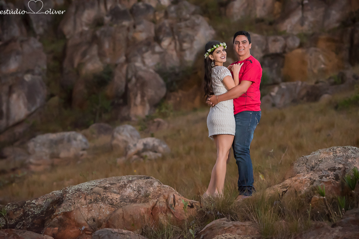 pre casamento cidade historica  flores casamento vestido branco noiva noivo amor carinho ensaio divertido ensaio em belo horizonte ensaio romântico