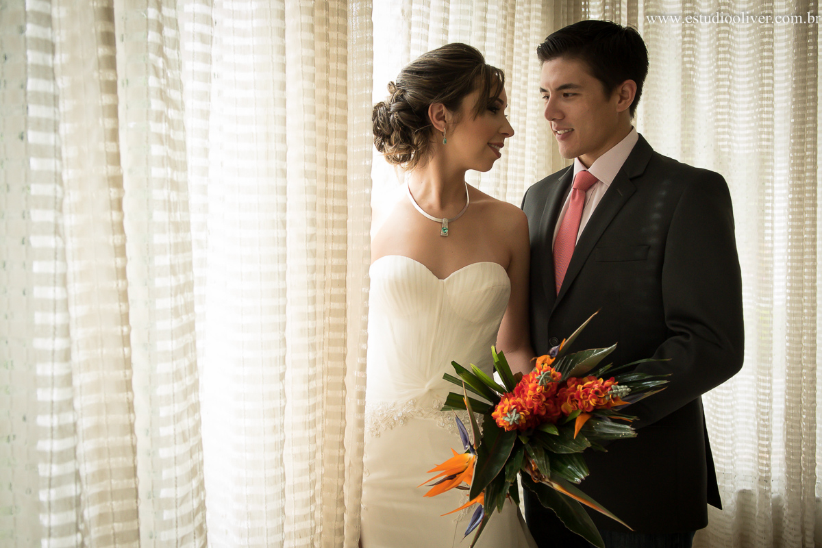 pos casamento,  fotos de pos casamento, fotos romantica, ,  buque branco, buque rosa brancas, vestido de noiva,  fotografia de noivos, fotos de noivas, os melhores fotografos de bh, os melhores fotografo de belo horizonte fotografo criativo, ensaio pos ca