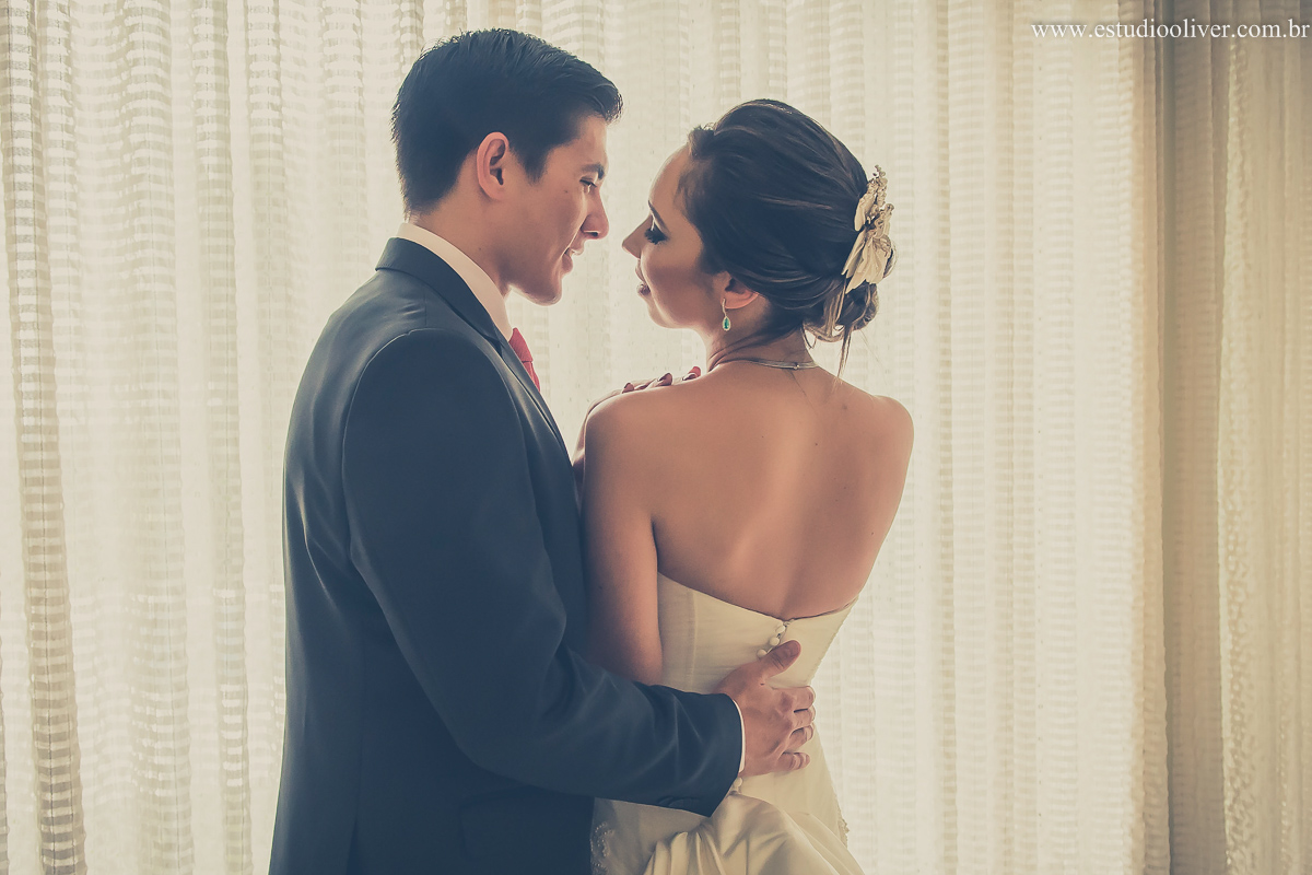 pos casamento,  fotos de pos casamento, fotos romantica, ,  buque branco, buque rosa brancas, vestido de noiva,  fotografia de noivos, fotos de noivas, os melhores fotografos de bh, os melhores fotografo de belo horizonte fotografo criativo, ensaio pos ca