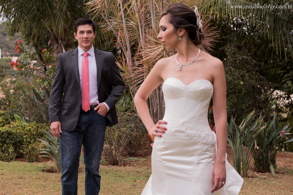pos casamento,  fotos de pos casamento, fotos romantica, ,  buque branco, buque rosa brancas, vestido de noiva,  fotografia de noivos, fotos de noivas, os melhores fotografos de bh, os melhores fotografo de belo horizonte fotografo criativo, ensaio pos ca