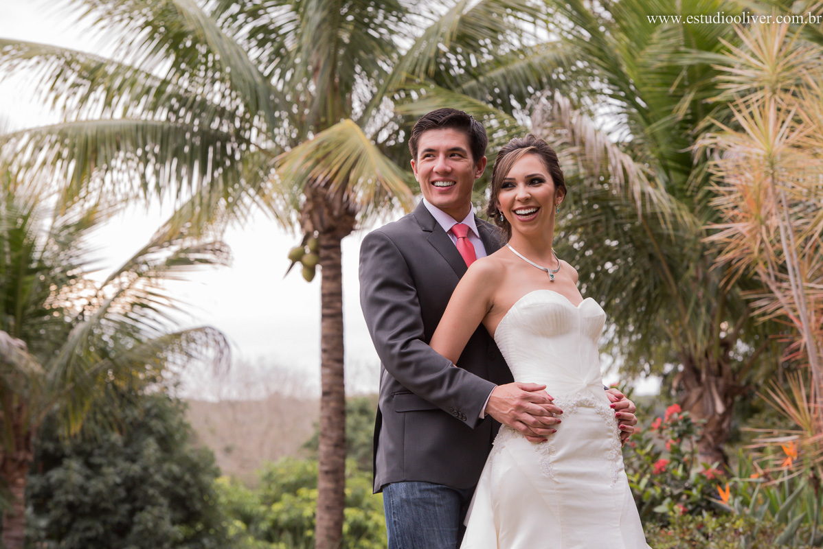 pos casamento,  fotos de pos casamento, fotos romantica, ,  buque branco, buque rosa brancas, vestido de noiva,  fotografia de noivos, fotos de noivas, os melhores fotografos de bh, os melhores fotografo de belo horizonte fotografo criativo, ensaio pos ca