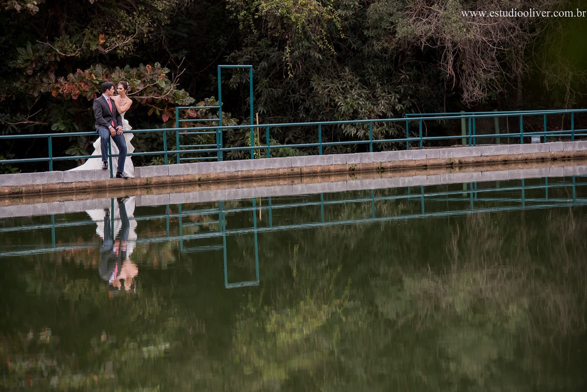 pos casamento,  fotos de pos casamento, fotos romantica, ,  buque branco, buque rosa brancas, vestido de noiva,  fotografia de noivos, fotos de noivas, os melhores fotografos de bh, os melhores fotografo de belo horizonte fotografo criativo, ensaio pos ca