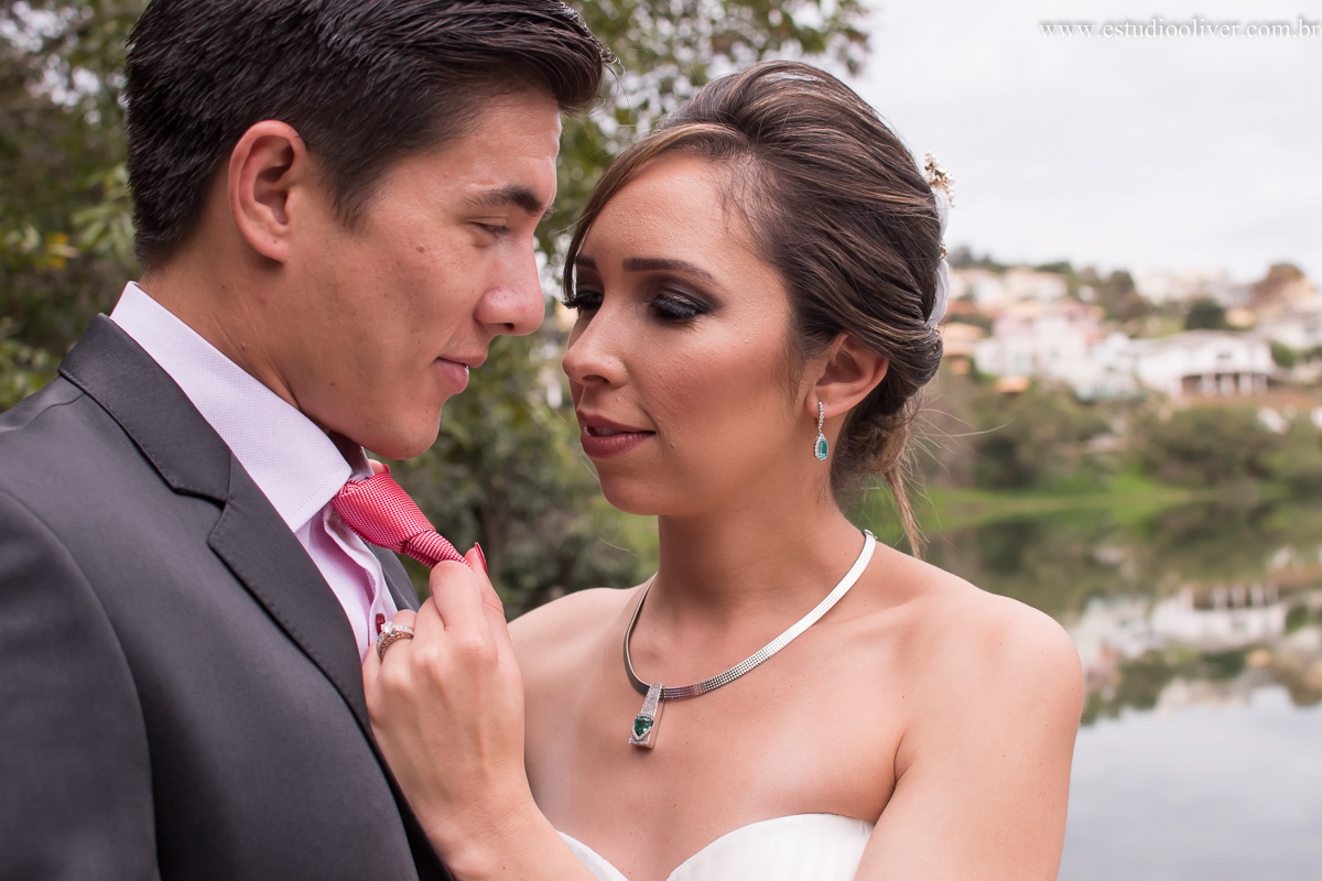 pos casamento,  fotos de pos casamento, fotos romantica, ,  buque branco, buque rosa brancas, vestido de noiva,  fotografia de noivos, fotos de noivas, os melhores fotografos de bh, os melhores fotografo de belo horizonte fotografo criativo, ensaio pos ca