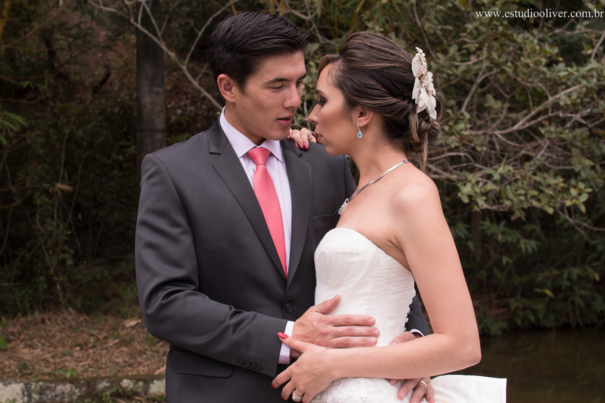 pos casamento,  fotos de pos casamento, fotos romantica, ,  buque branco, buque rosa brancas, vestido de noiva,  fotografia de noivos, fotos de noivas, os melhores fotografos de bh, os melhores fotografo de belo horizonte fotografo criativo, ensaio pos ca