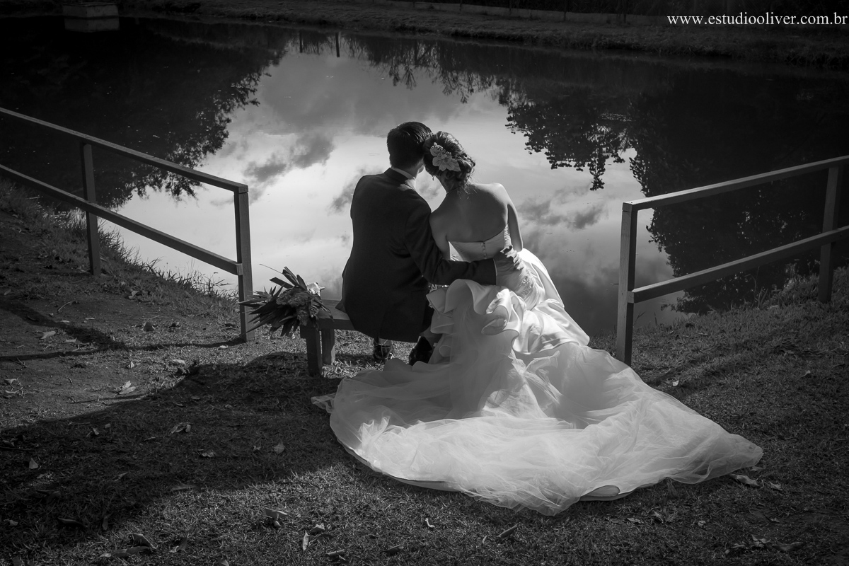 pos casamento,  fotos de pos casamento, fotos romantica, ,  buque branco, buque rosa brancas, vestido de noiva,  fotografia de noivos, fotos de noivas, os melhores fotografos de bh, os melhores fotografo de belo horizonte fotografo criativo, ensaio pos ca