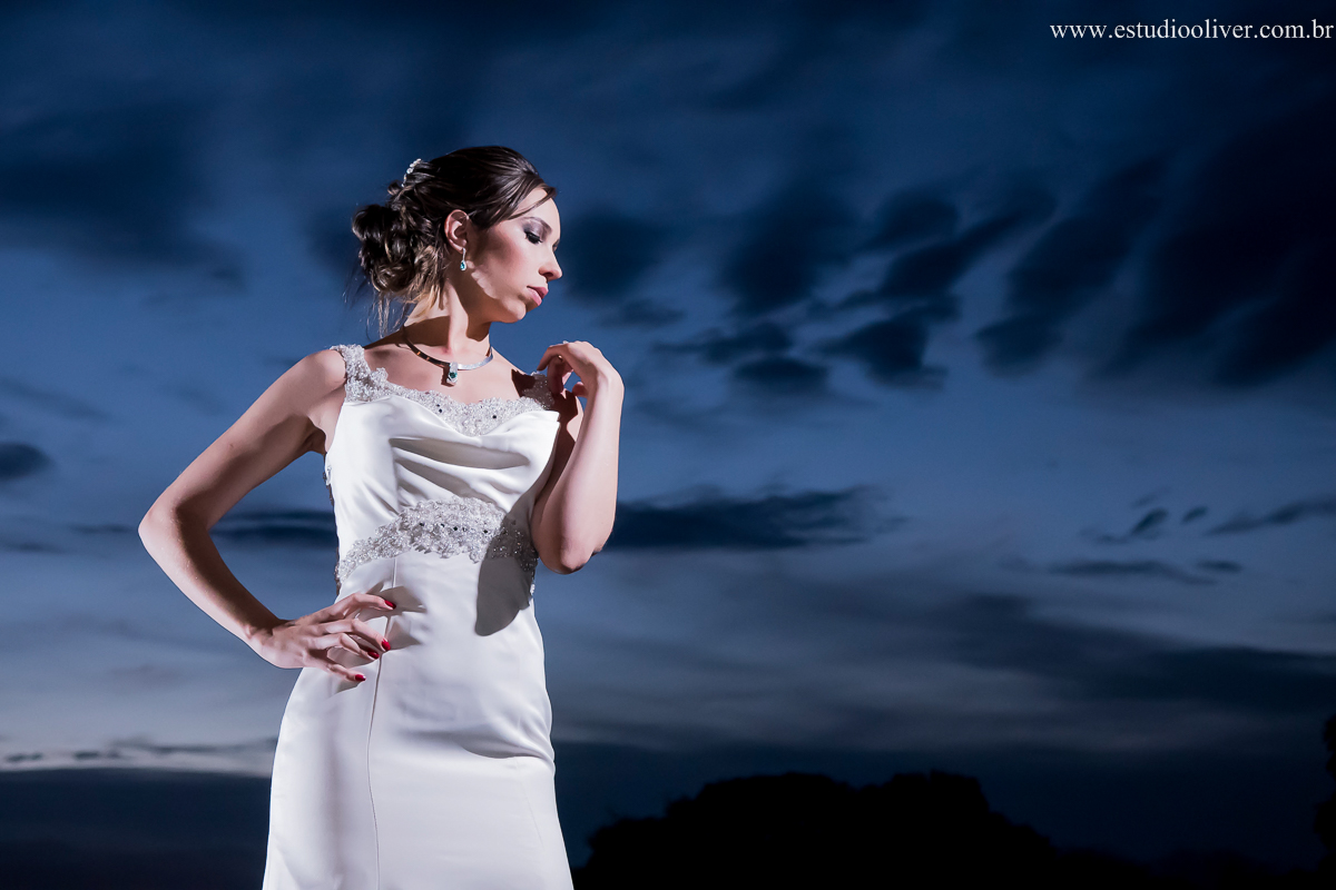 pos casamento,  fotos de pos casamento, fotos romantica, ,  buque branco, buque rosa brancas, vestido de noiva,  fotografia de noivos, fotos de noivas, os melhores fotografos de bh, os melhores fotografo de belo horizonte fotografo criativo, ensaio pos ca