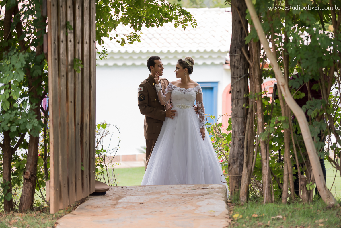 pos casamento,  fotos de pos casamento, fotos romantica, ,  buque branco, buque rosa brancas, vestido de noiva,  fotografia de noivos, fotos de noivas, os melhores fotografos de bh, os melhores fotografo de belo horizonte fotografo criativo, ensaio pos ca
